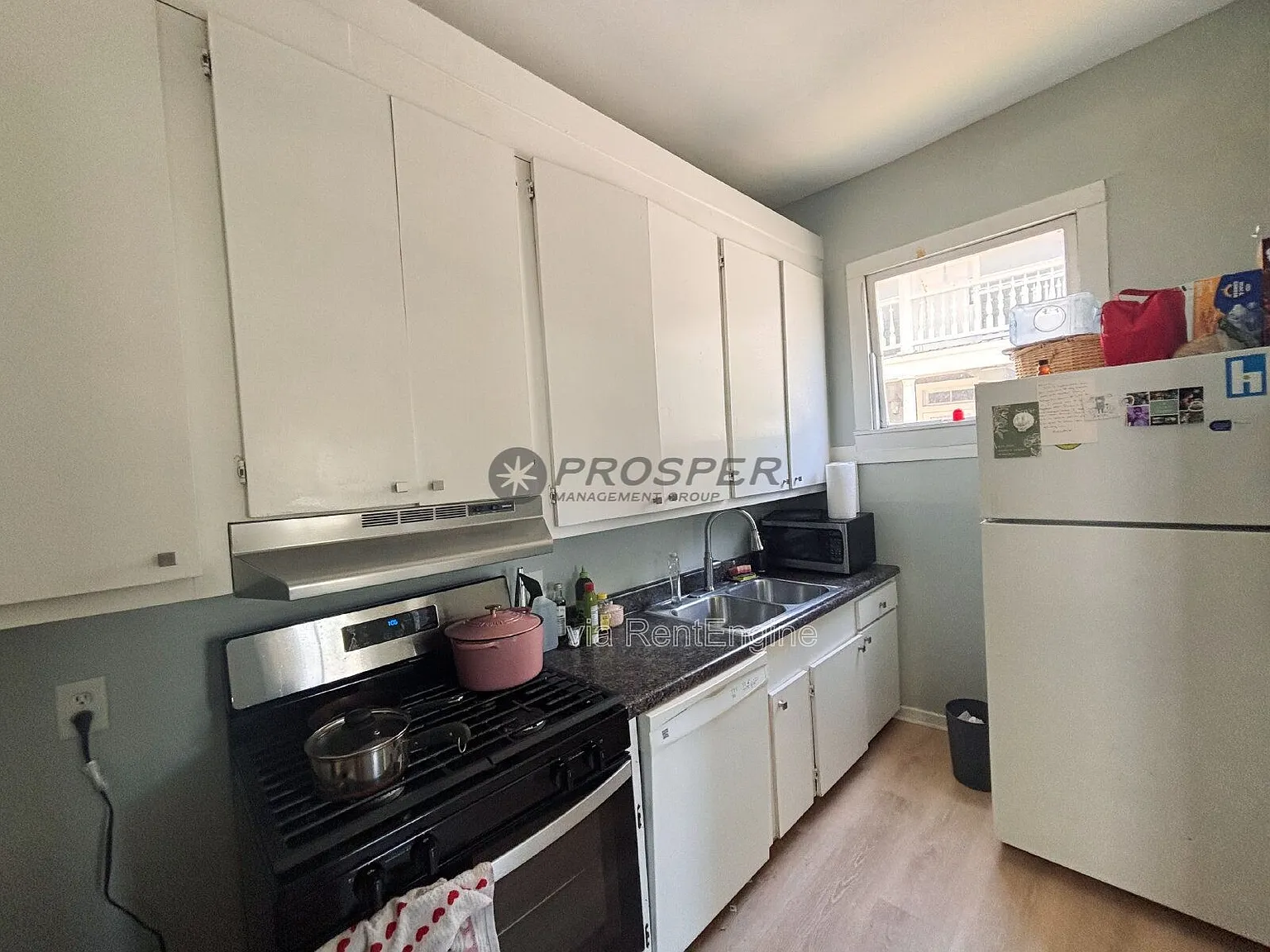 3 bed, 1.0 bath, 1200 sqft, $2,450 — Photo 3