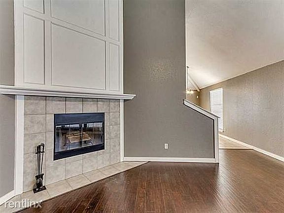 1444 sw 25th cir livingroom 1