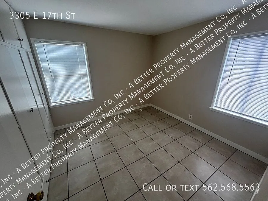 Upper 2 Bed W/New Quartz Counters, Tile Floors And X1 Offstreet Parking Space — Photo 4