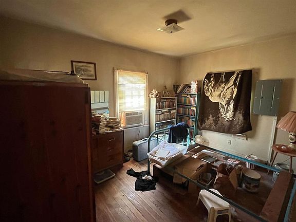 3rd image of 615 Wyatt Ave