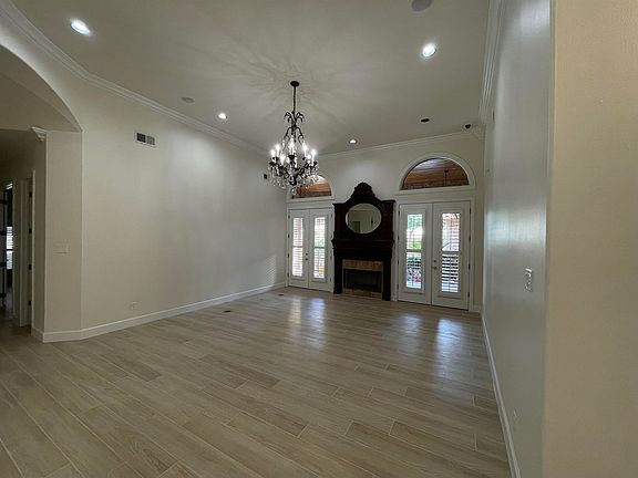 3rd image of 3114 Fair Oaks Ct