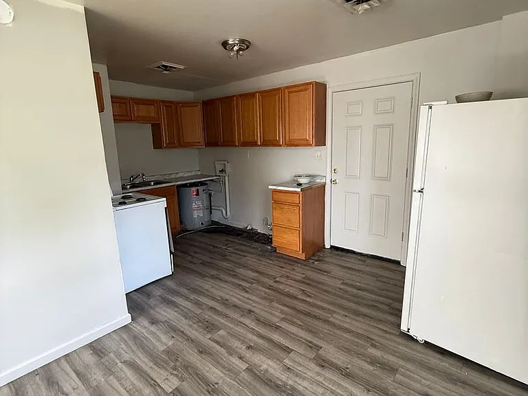 1 Dora Dr — Photo 3