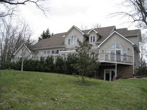1st image of 3408 Stoneridge Dr