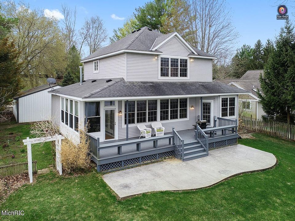1st image of 224 Riverview Dr