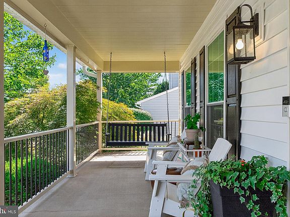 3rd image of 18687 Drummond Pl