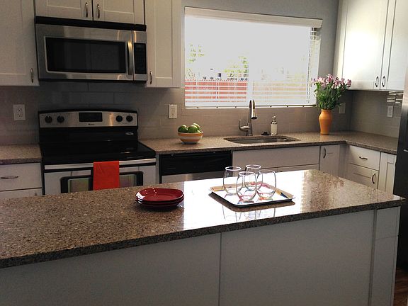 5th image of 960 W Emelita Cir
