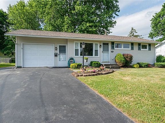 3rd image of 4868 Thornwood Dr