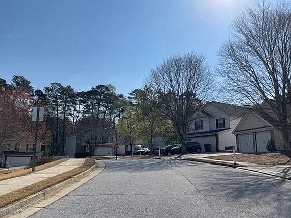 4th image of 702 River Hill Dr