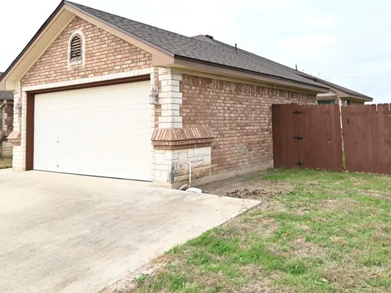 4501 Lauren Mackenzie Dr — Photo 2