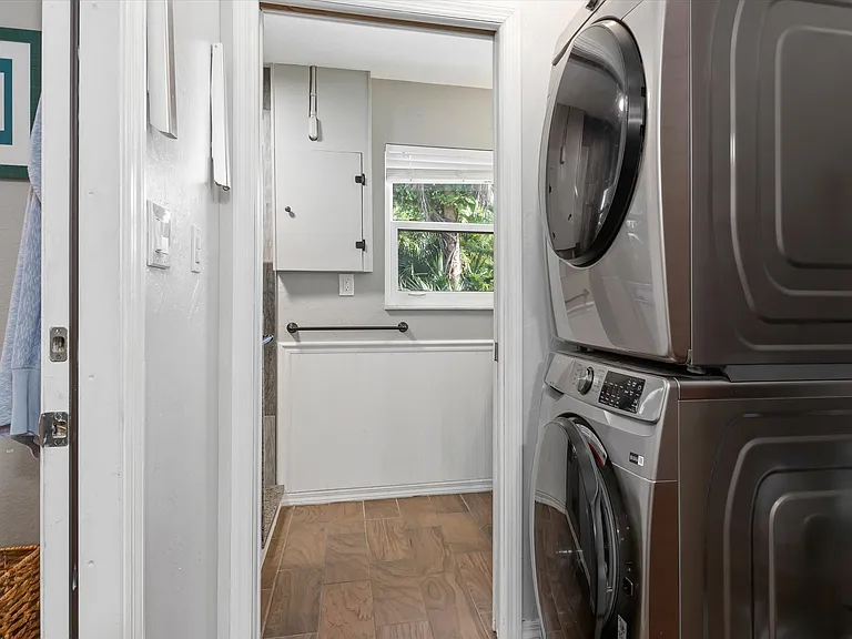 225 W McKenzie St — Photo 19