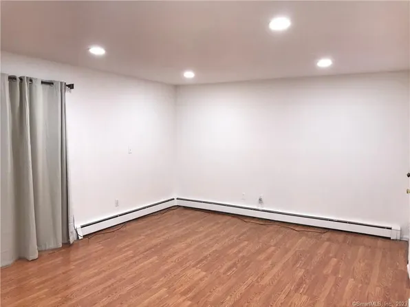 1123 Waterbury Rd APT 2A, Cheshire, CT 06410