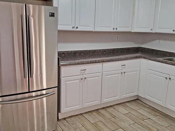 3rd image of 282 8th St #1