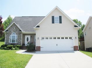 826 Winterside Ln, Winston Salem, NC 27107