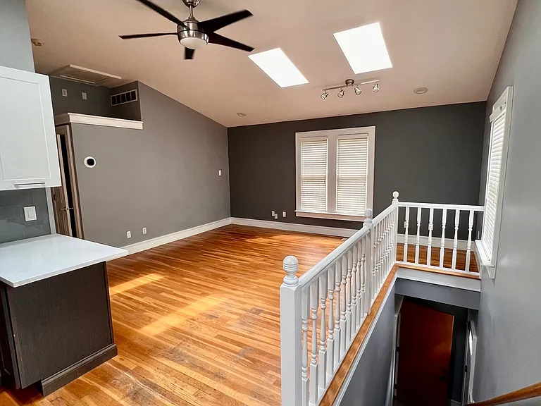 1347A N Park Ave — Photo 5