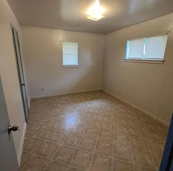 5462 Makeig St — Photo 7