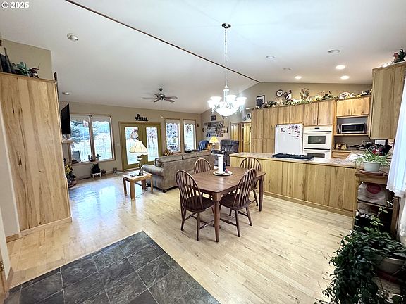 5th image of 15843 Hunt Mountain Ln