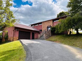562 Rolling Hills Dr, Princeton, WV 24740