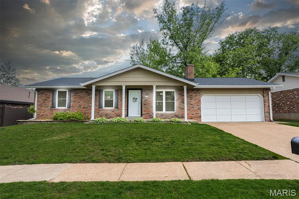2736 Bee Tree Ln photo 1