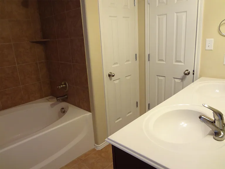 904 Mazatlan Ct — Photo 14