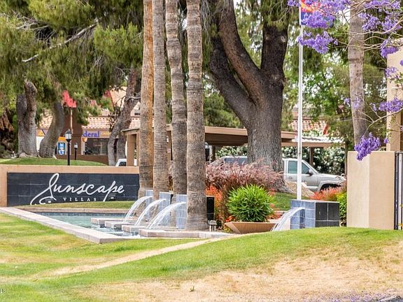 2--Entrance to Sunscape