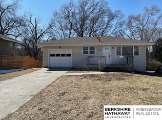 6914 N 41st Cir, Omaha, NE 68112