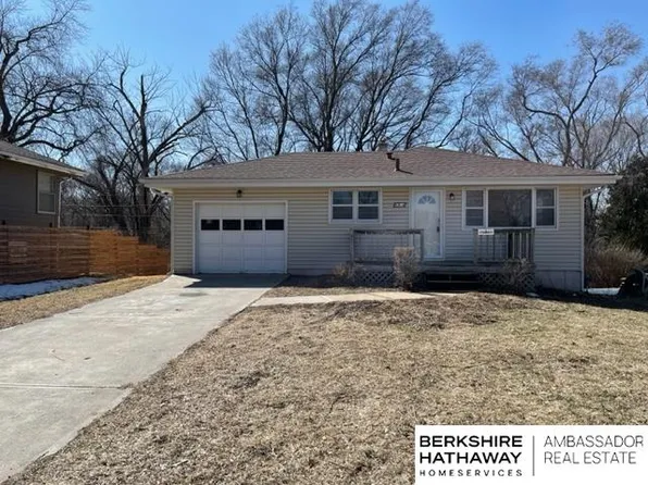 6914 N 41st Cir, Omaha, NE 68112