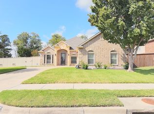 717 Keswick Dr, Desoto, TX 75115