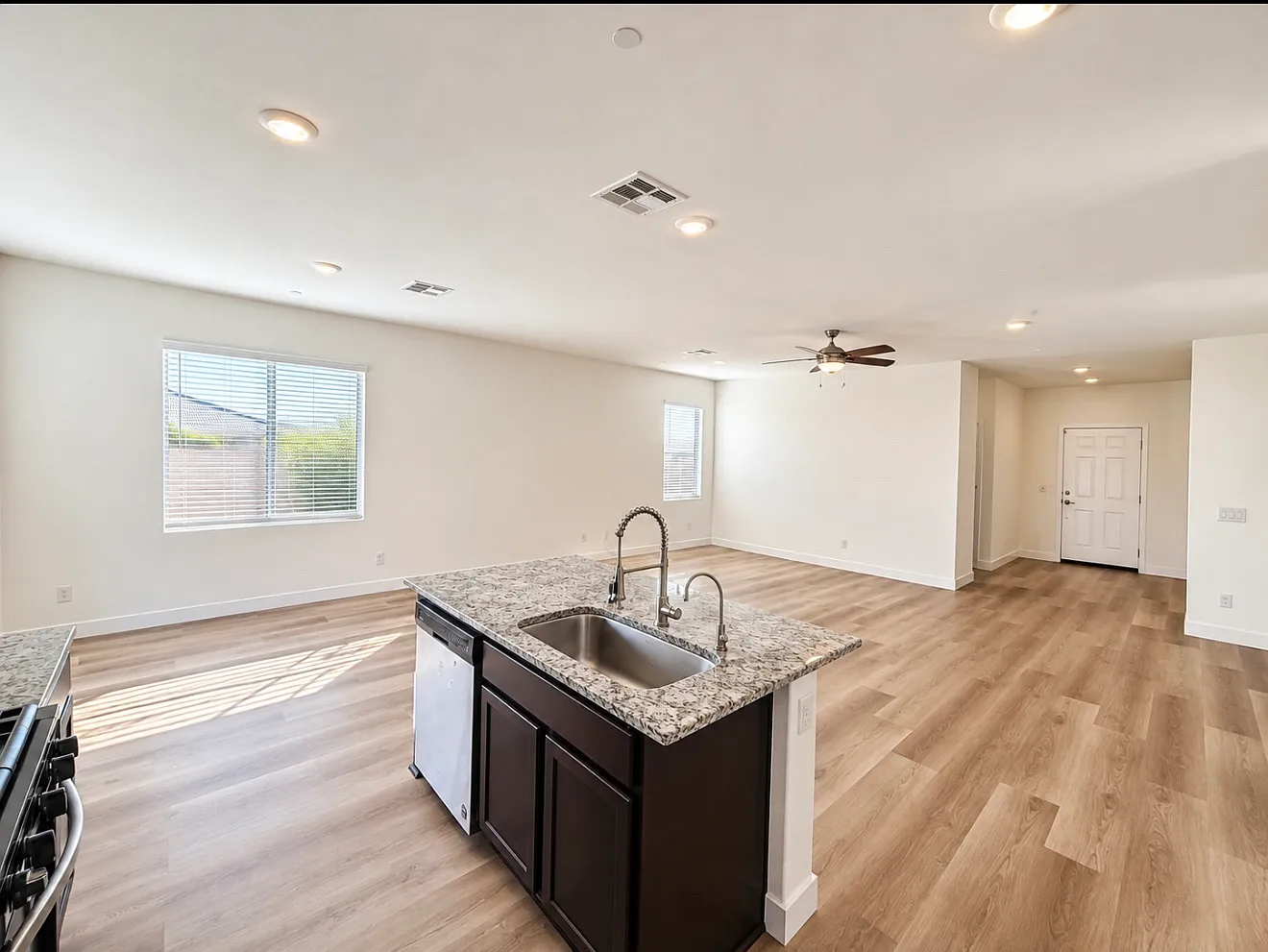 16835 Desert Star St — Photo 4