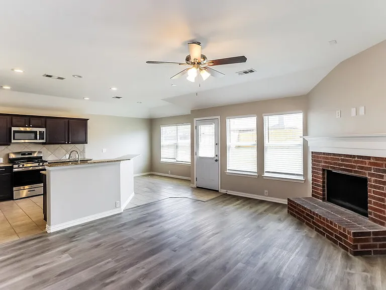 1813 Sparrow Ln — Photo 4