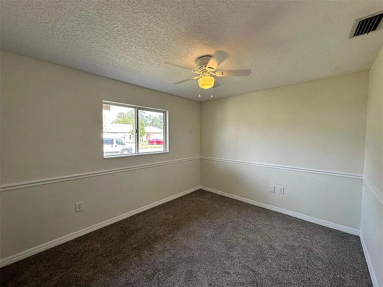 390 Kenova St — Photo 11