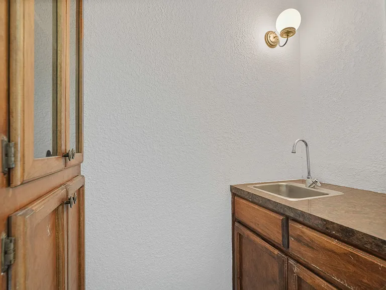 5721 Cresthaven Dr — Photo 8