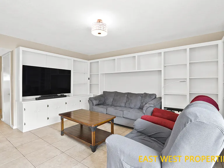 2409 Sommerset Dr — Photo 6