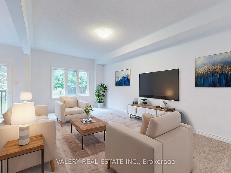 223 Ridley Cres — Photo 2