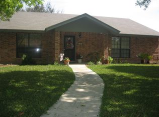 628 Sunrise Ave, Uvalde, TX 78801