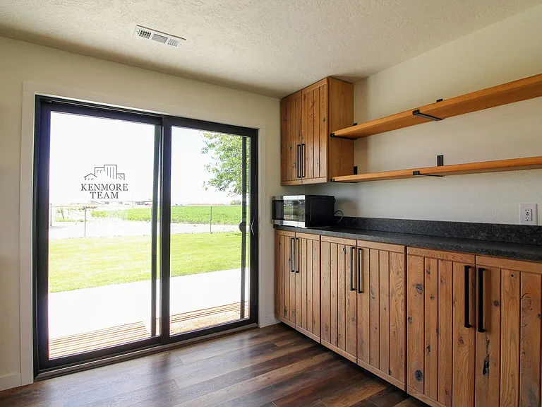 4151 Columbia River Rd — Photo 3