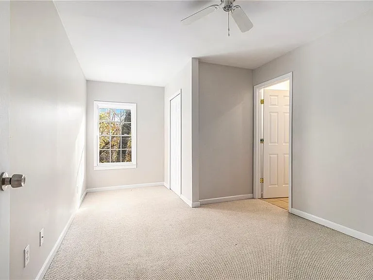 960 Landmark Dr — Photo 36