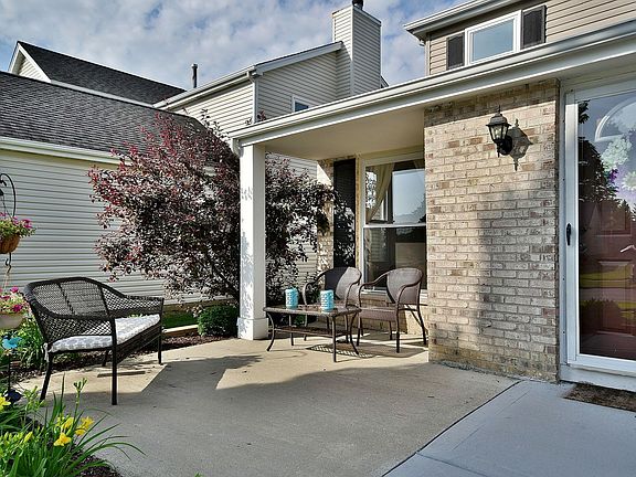 2nd image of 410 Essex Pl