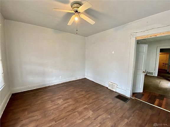 5th image of 3222 E 5th St