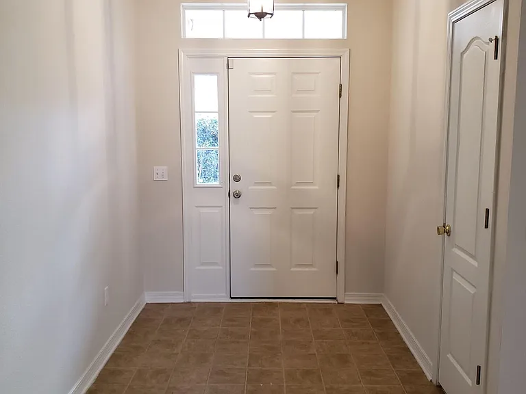 2045 Catline Cir — Photo 2