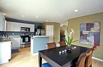 4th image of 322 Silver Maple Dr