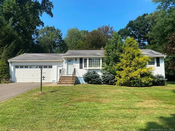 8 Longmeadow Dr Extension, Wolcott, CT 06716