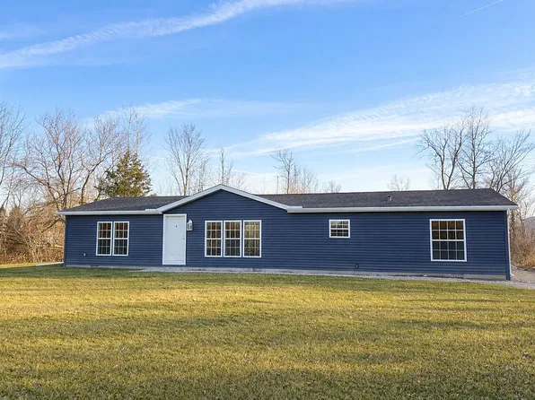 3720 W Lakeshore Dr, Port Clinton, OH 43452