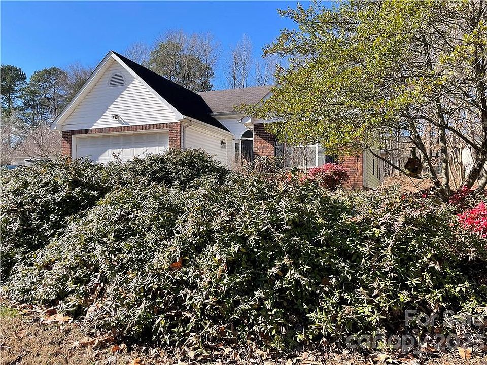2nd image of 215 Forest Pond Rd