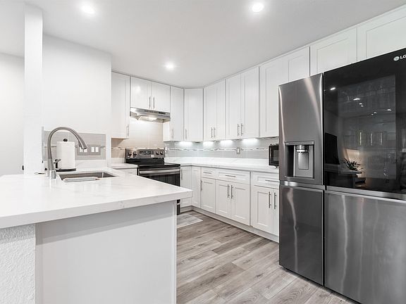 3rd image of 277 Hackamore Cmn