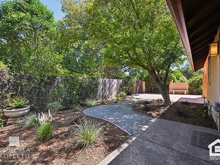 424 La Quinta Ln — Photo 36