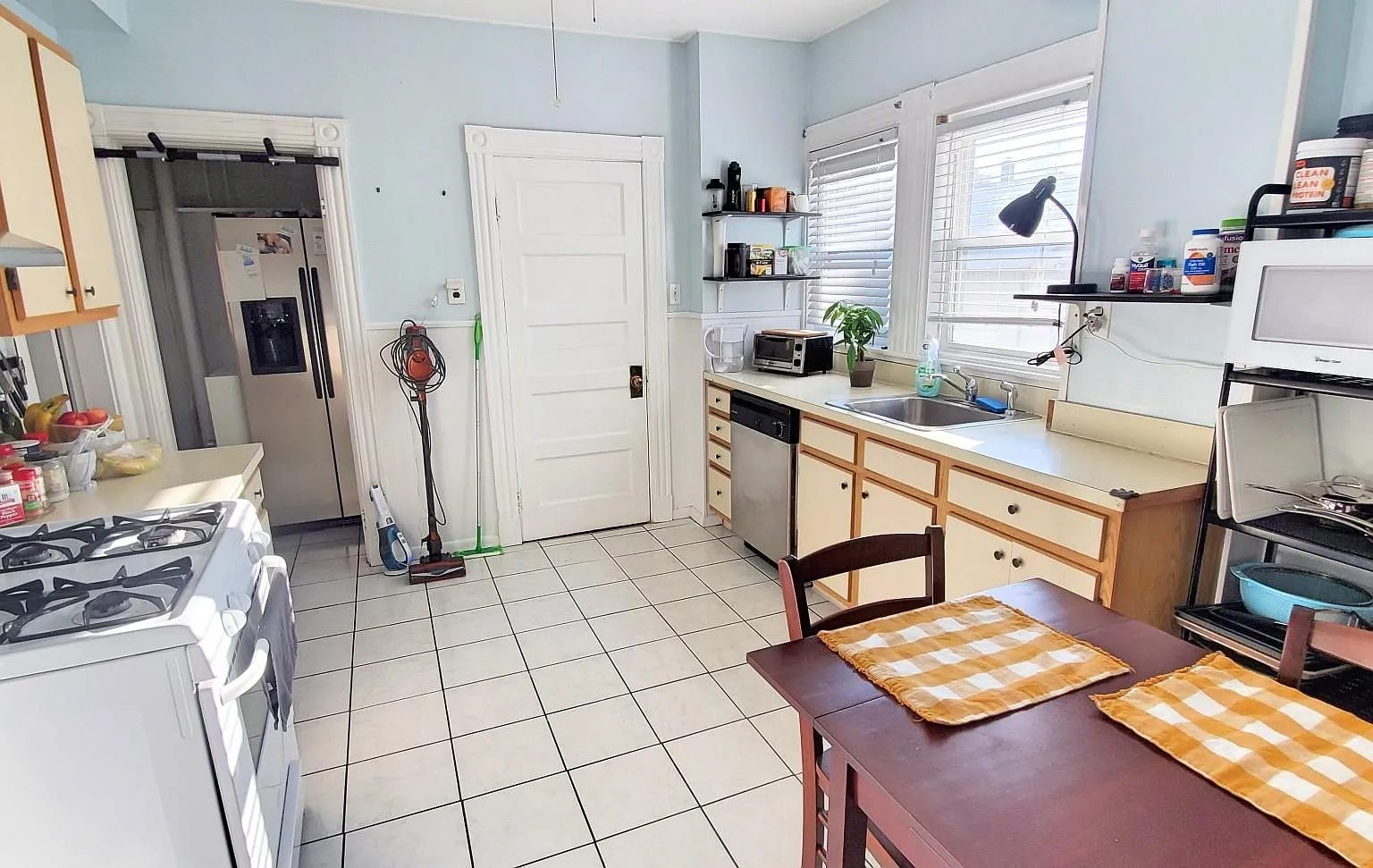 1 bed, 800 sqft, $1,750 — Photo 1