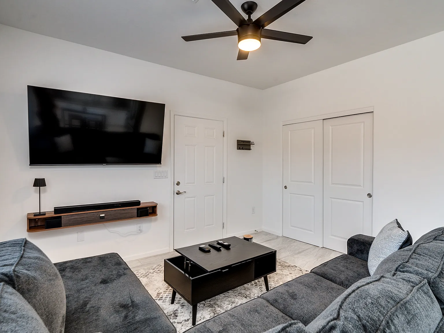 2 bed, 860 sqft, $2,300 — Photo 4