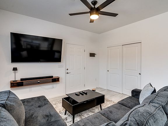 4th image of 3731 N Stone Ave #2