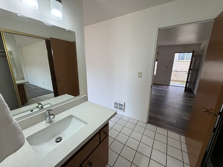 2220 Lincoln Ave #F — Photo 7