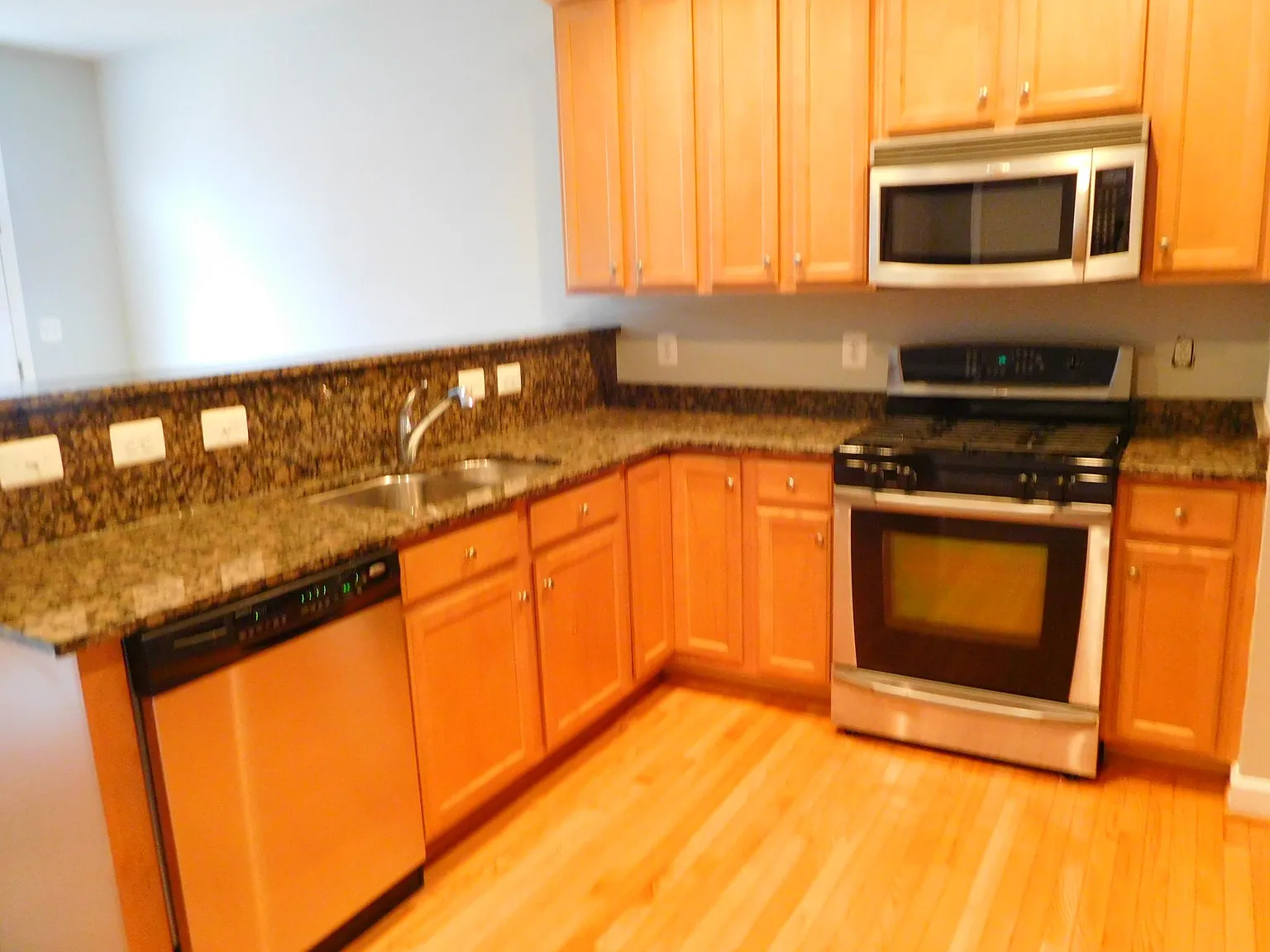 3 bed, 2.5 bath, 1650 sqft, $2,795 — Photo 2